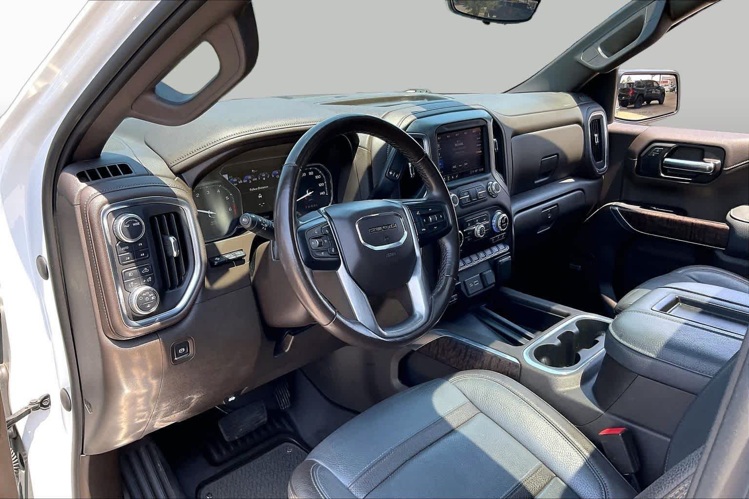Used 2021 White Frost Tricoat GMC Denali image 17