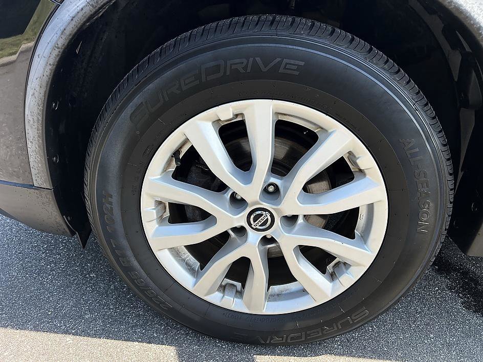 Used 2018 Caspian Blue Nissan SV image 9