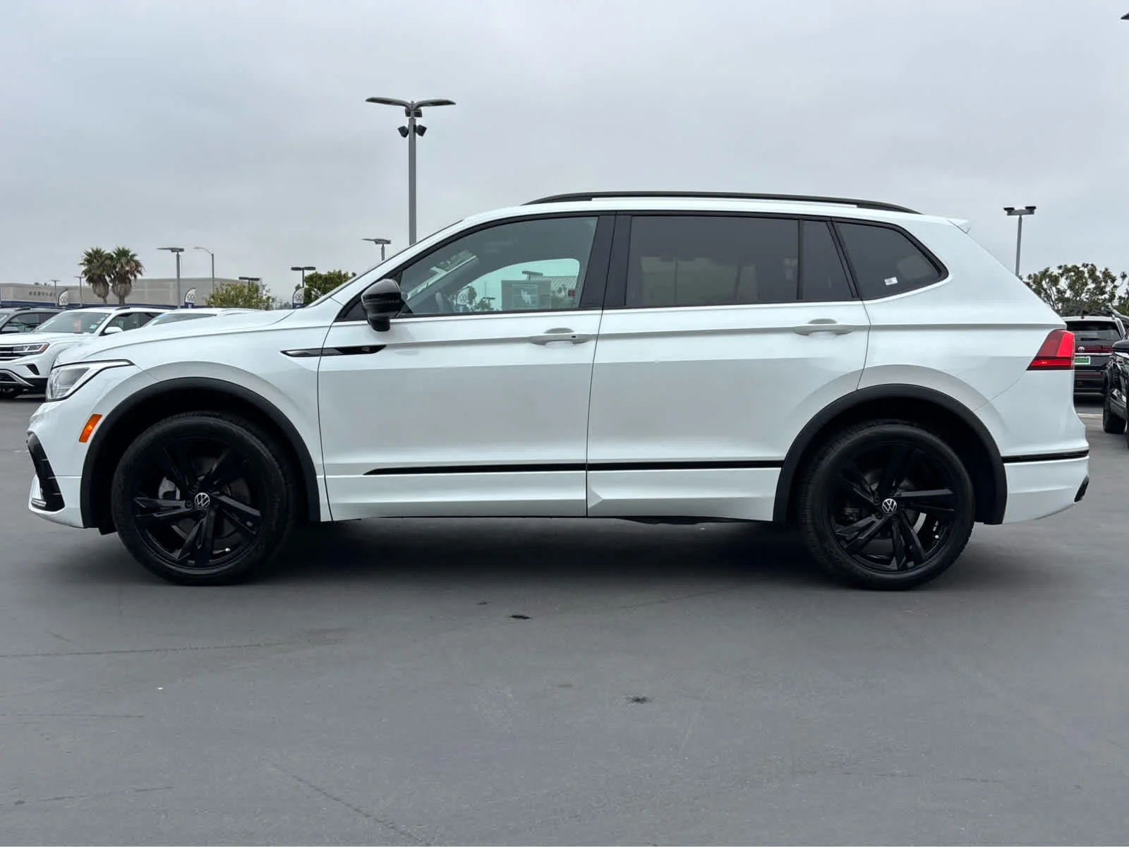 Certified Used 2023 Opal White Pearl Volkswagen SE R-Line Black image 6
