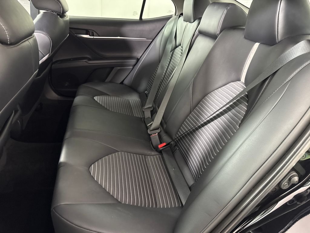 2020 Toyota Camry SE - Photo 13