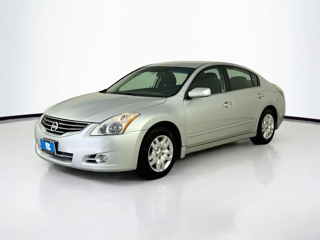Used 2012 Brilliant Silver Metallic Nissan 2.5 S image 3