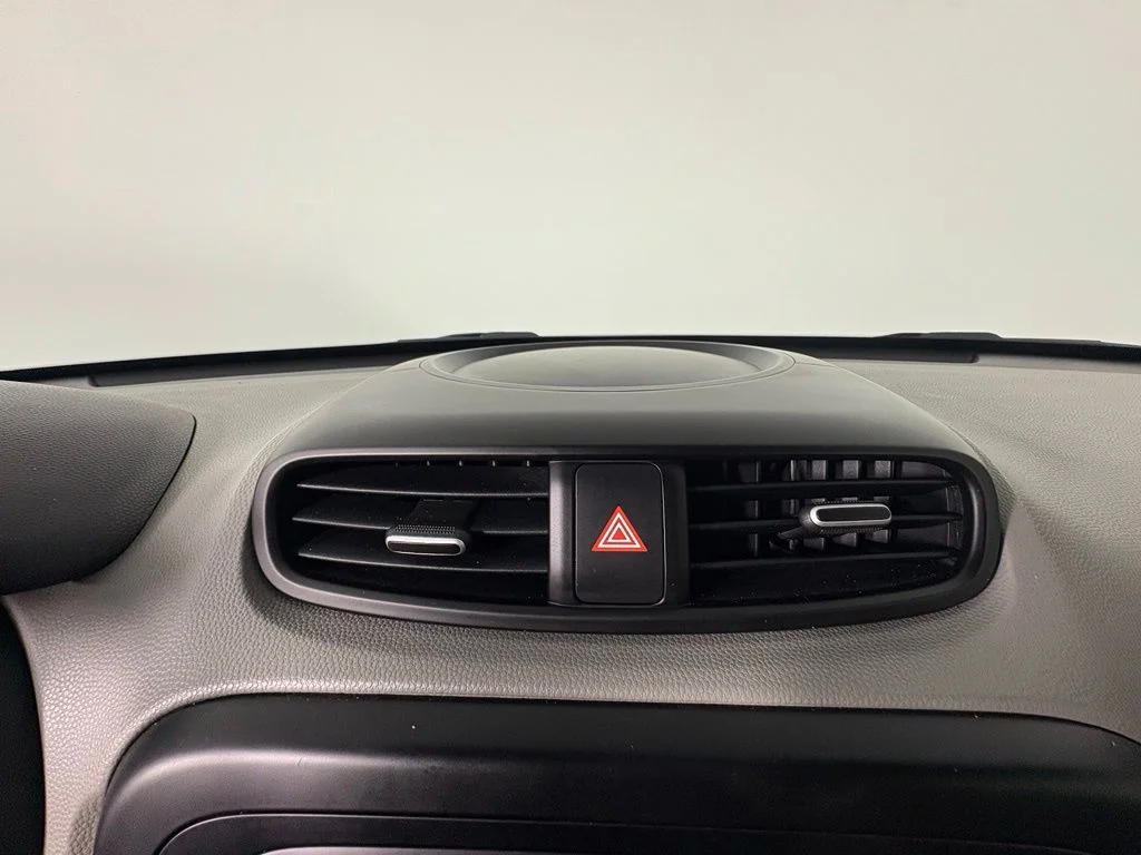 Used 2015 Silver Kia Plus image 22