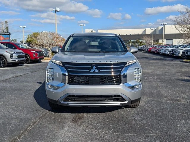 New 2026 Silver Mitsubishi SE image 3