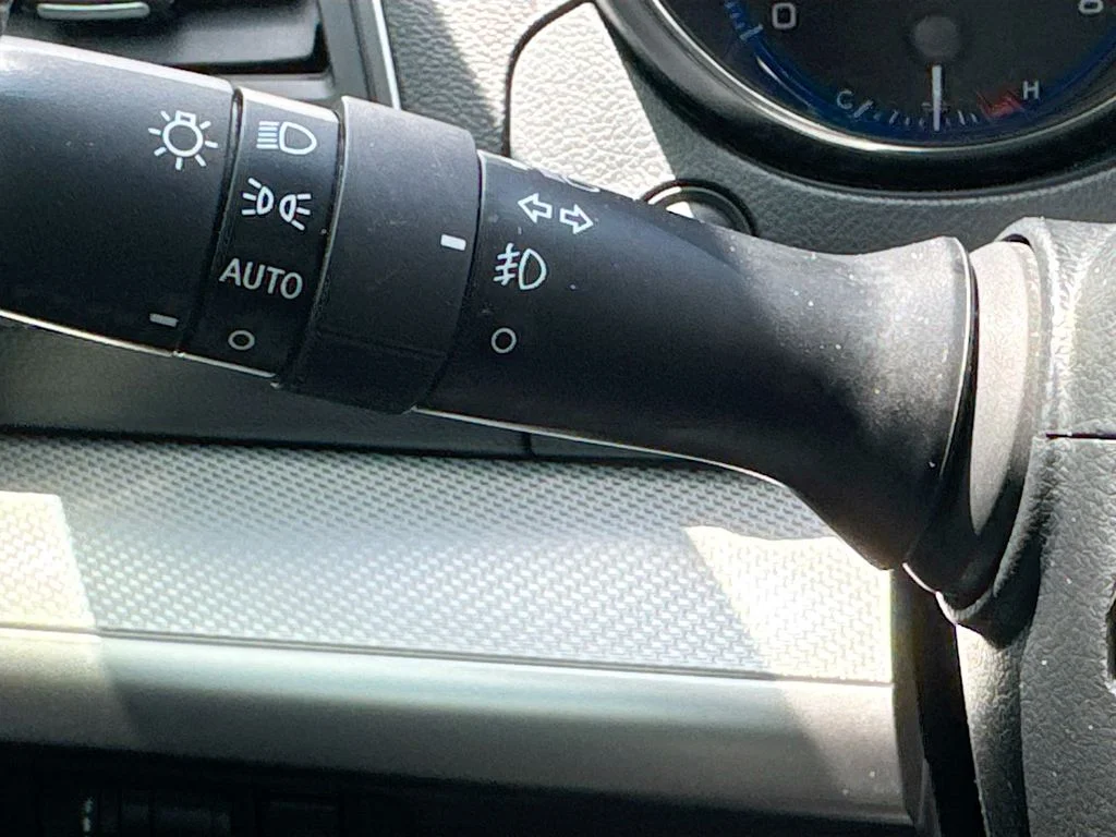 Used 2019 Blue Subaru 2.5i Premium image 12