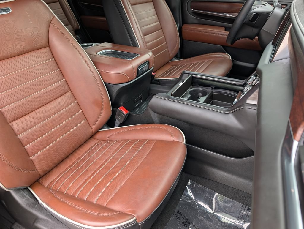 Used 2024 White Frost Tricoat GMC Denali Ultimate image 22