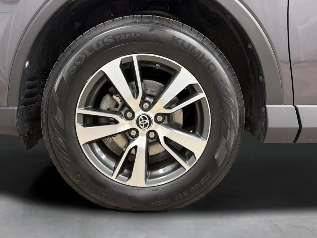 Used 2016 Gray Toyota XLE image 34