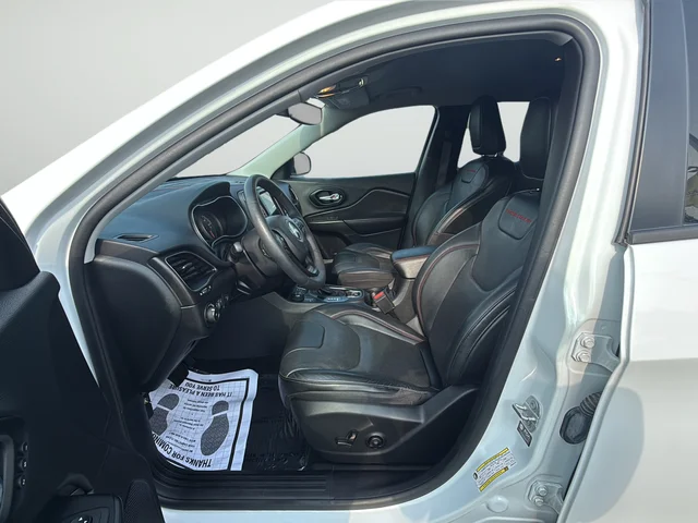 Used 2021 White Jeep Trailhawk image 34