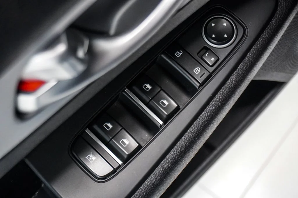 Used 2024 White Kia LXS image 18