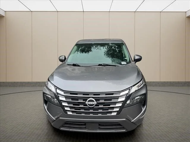 Used 2024 Gray Nissan S image 6