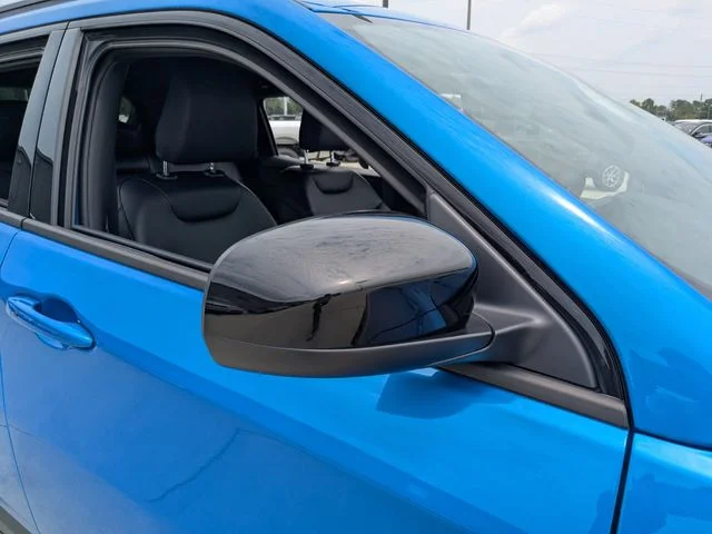 New 2026 Hydro Blue Pearl-Coat Exterior Paint Jeep Latitude image 9