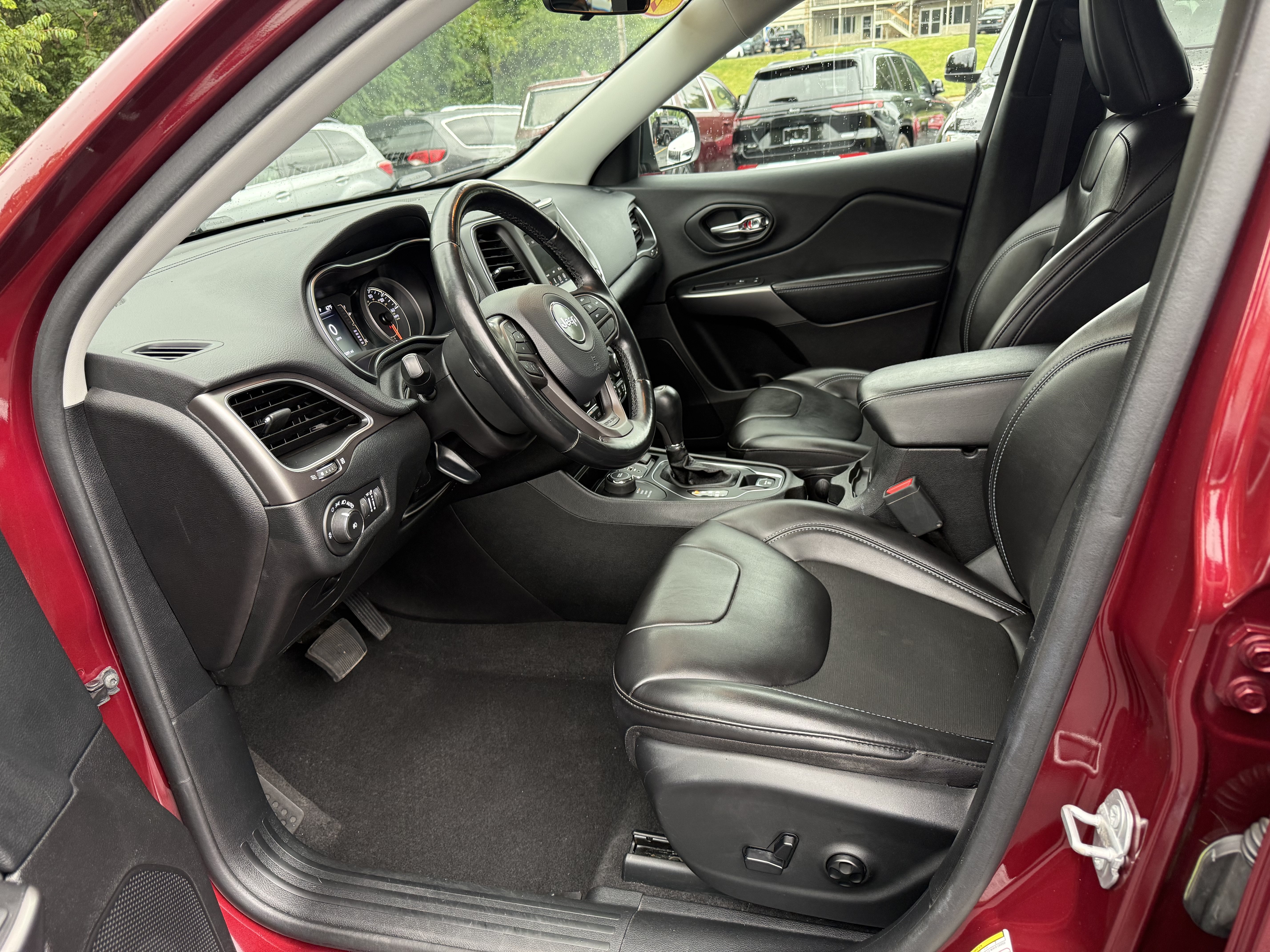 Certified Used 2020 Velvet Red Pearlcoat Jeep Latitude Plus image 11