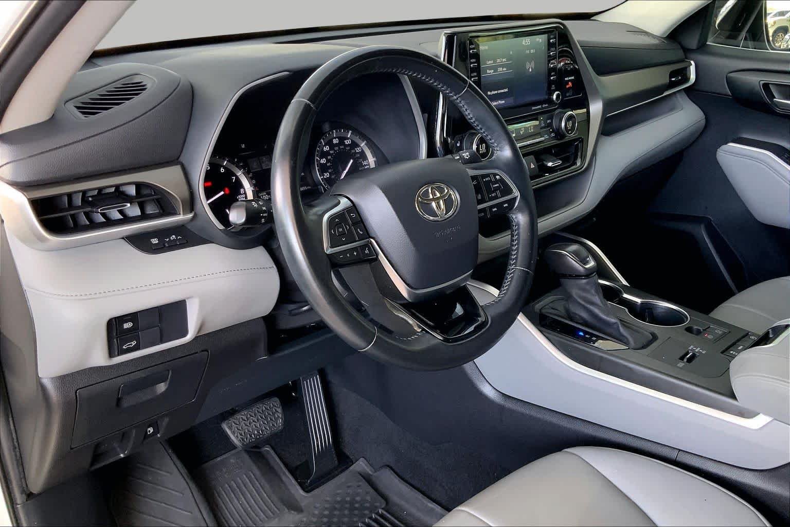 Used 2021 Blizzard Pearl Toyota XLE image 17