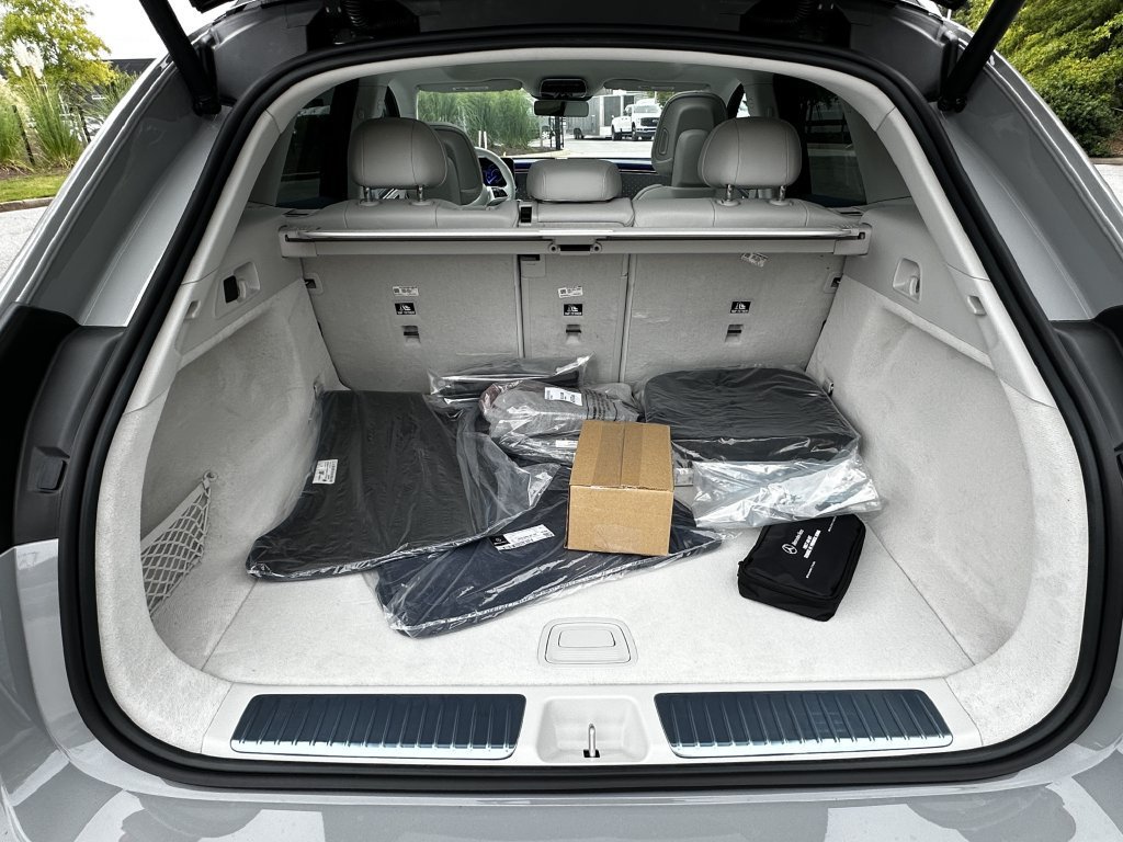 New 2027 MANUFAKTUR Alpine Grey Mercedes-Benz EQE 320+ image 57