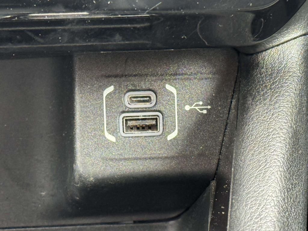 Used 2022 Red Jeep Latitude image 20