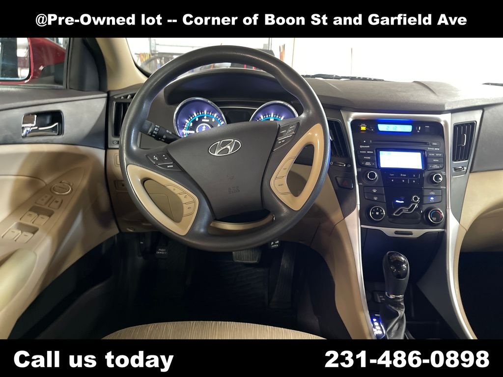 Used 2013 Red Hyundai GLS image 17