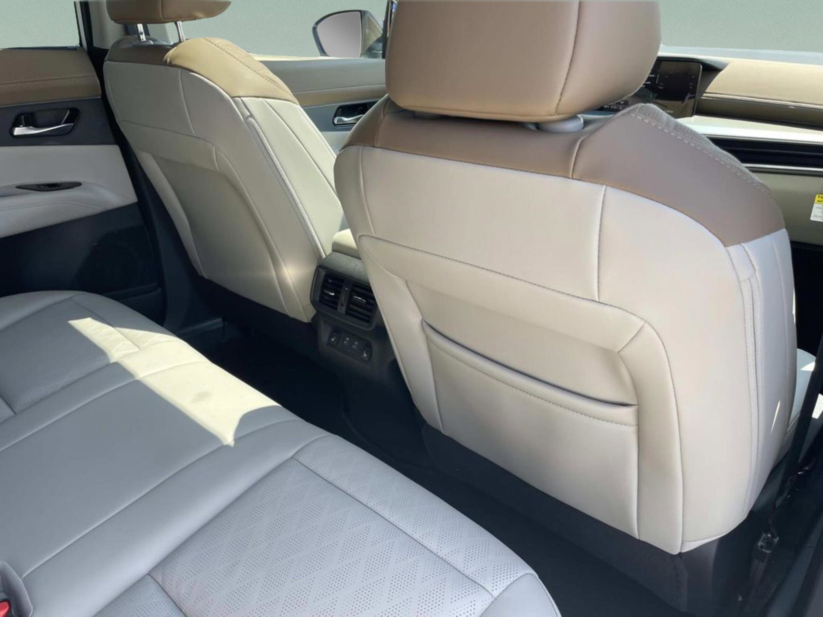 New 2026 Everest White Pearl TriCoat / Super Black Two-tone Nissan Platinum image 14