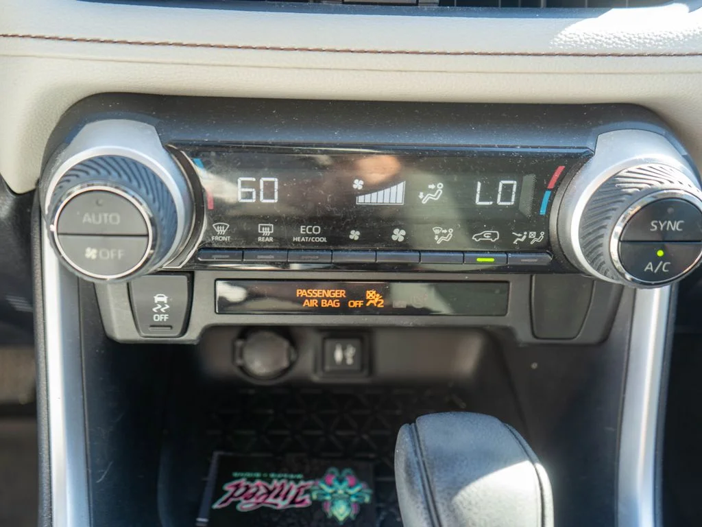 Used 2019 Silver Toyota XLE image 22