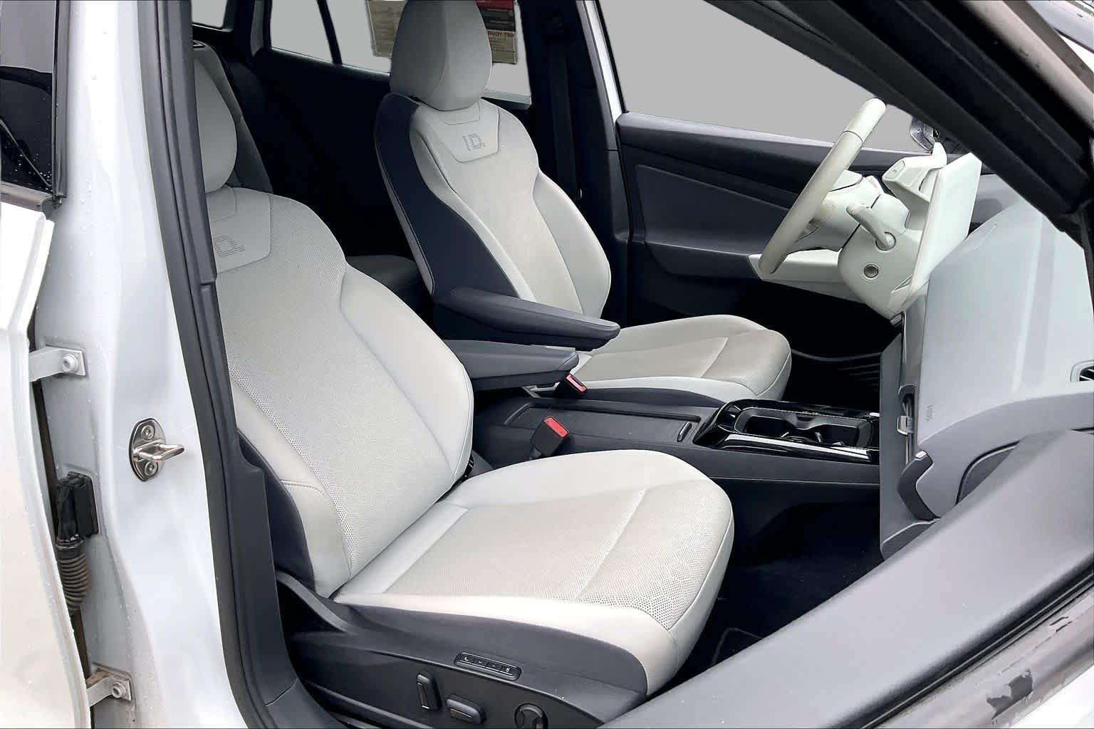 Used 2021 Glacier White Metallic/Black Roof Volkswagen 1st Edition image 8