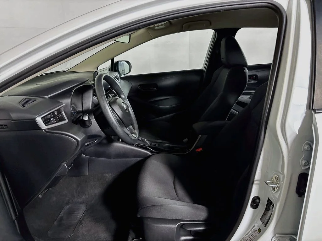 Used 2022 White Toyota LE image 11