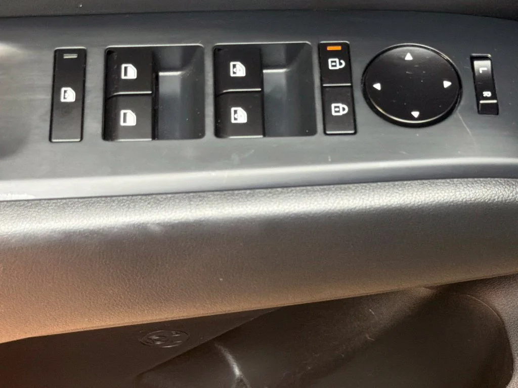 Used 2025 Hampton Gray Hyundai SEL Convenience image 22