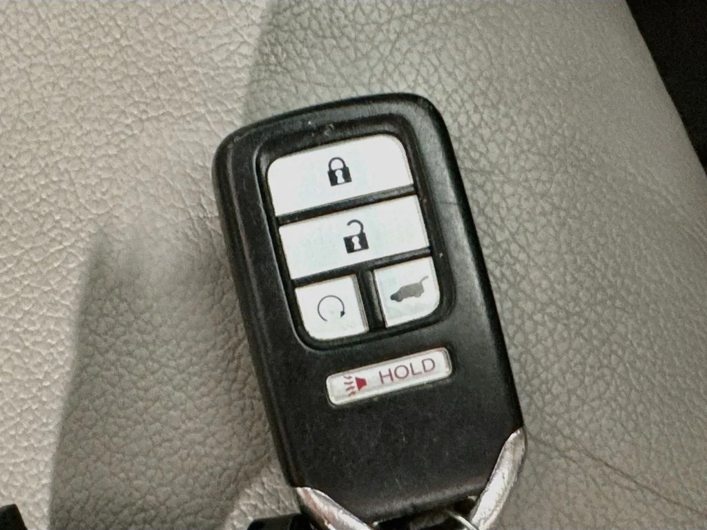 Used 2016 Silver Honda EX-L image 39