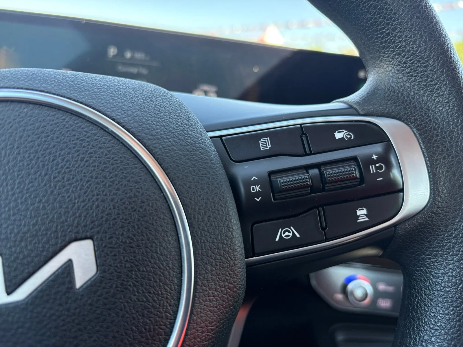 2025 Kia K5 LXS - Photo 27