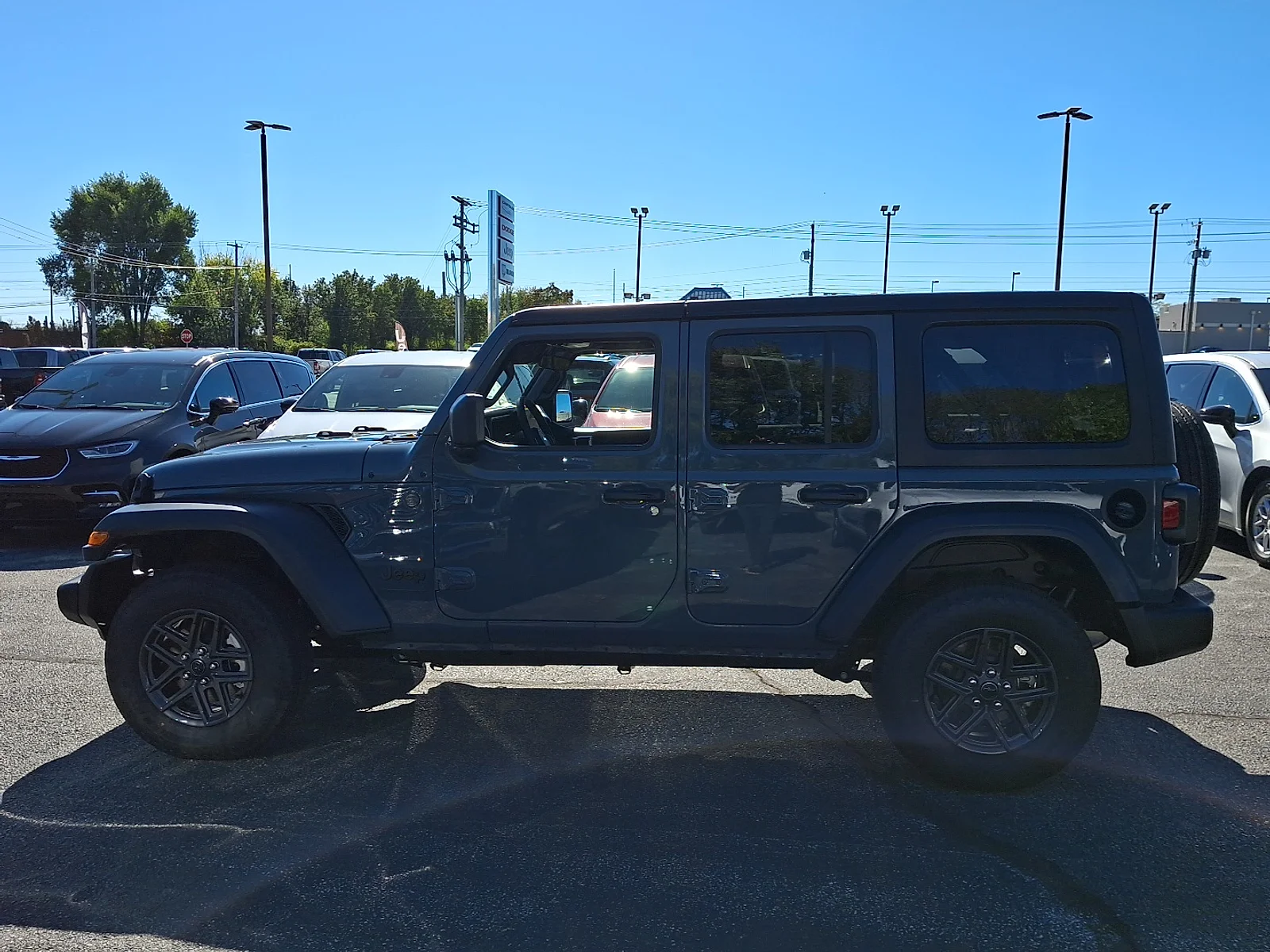 New 2026 Anvil Clear-Coat Exterior Paint Jeep Sport S image 5