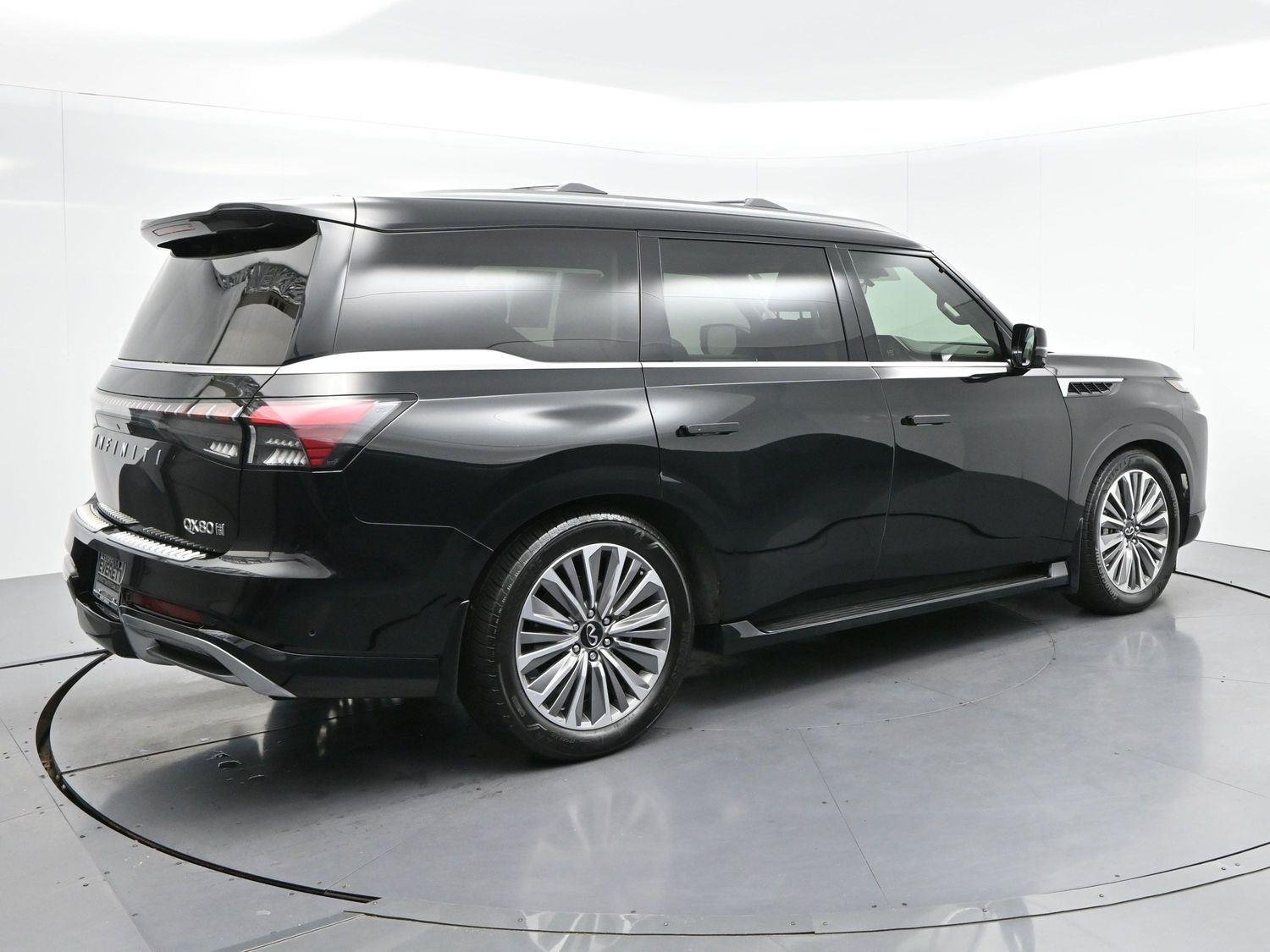 Used 2025 Black Obsidian INFINITI LUXE image 7