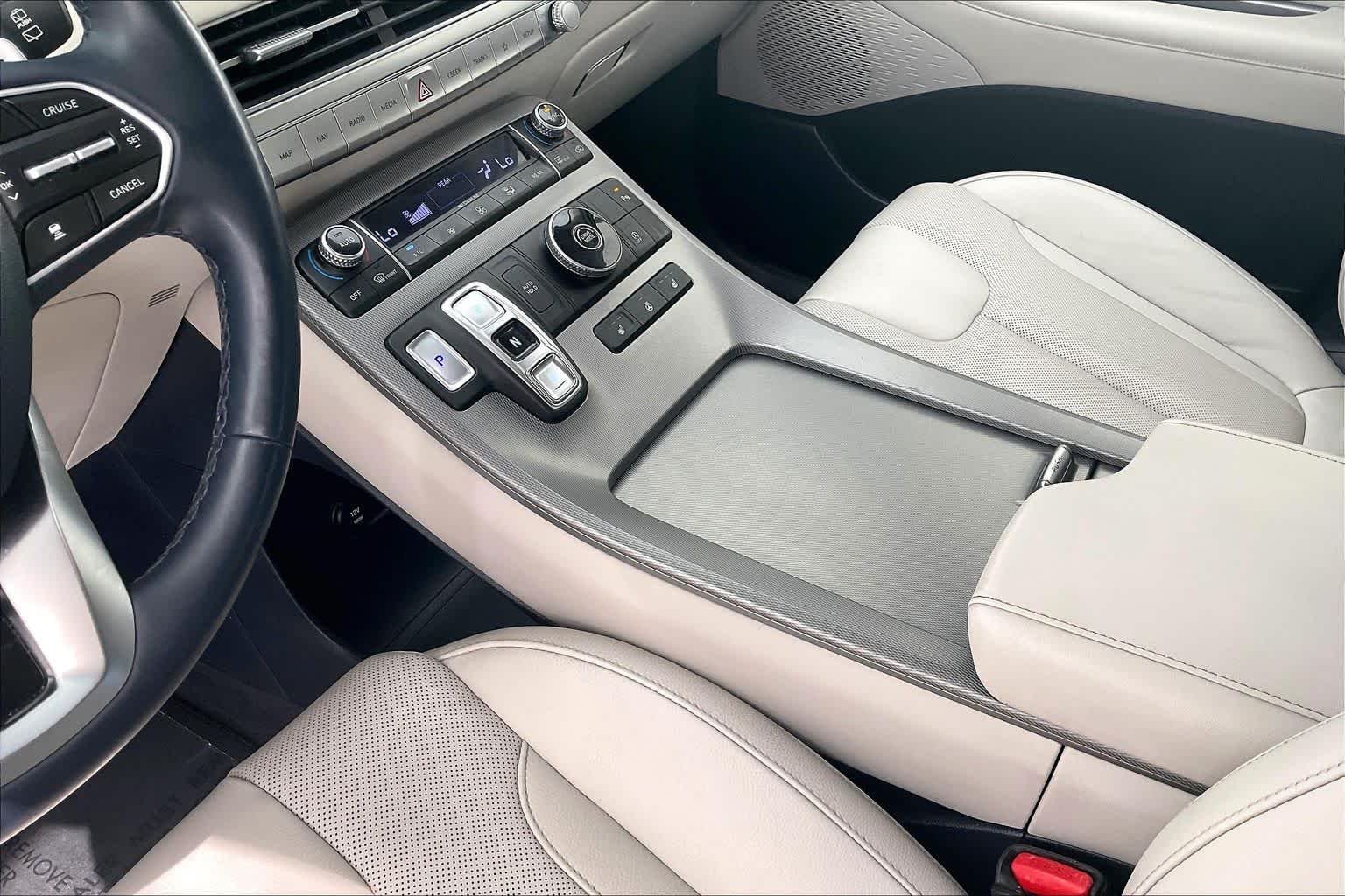 Used 2020 Hyper White Hyundai SEL image 17