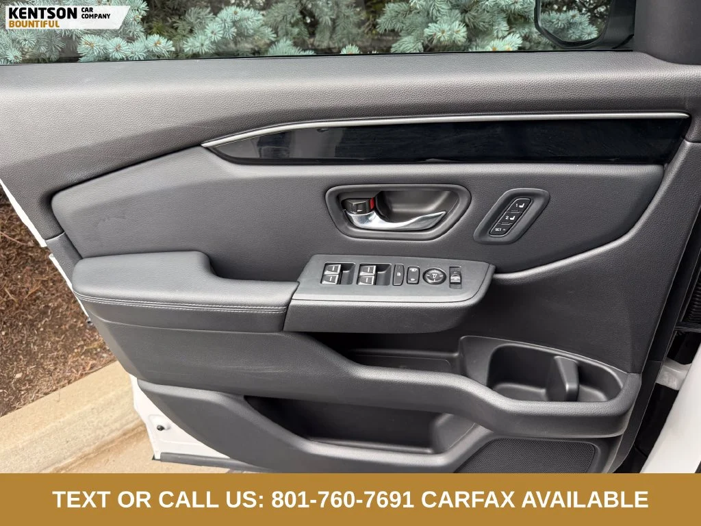 Used 2023 White Honda EX-L image 22