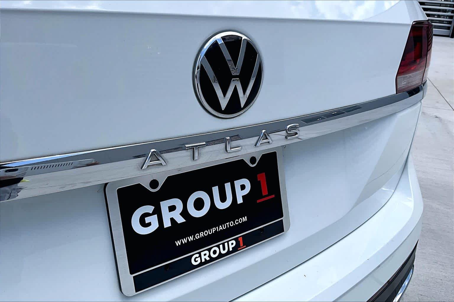 Used 2023 Pure White Volkswagen 2.0T SE w/Technology image 30