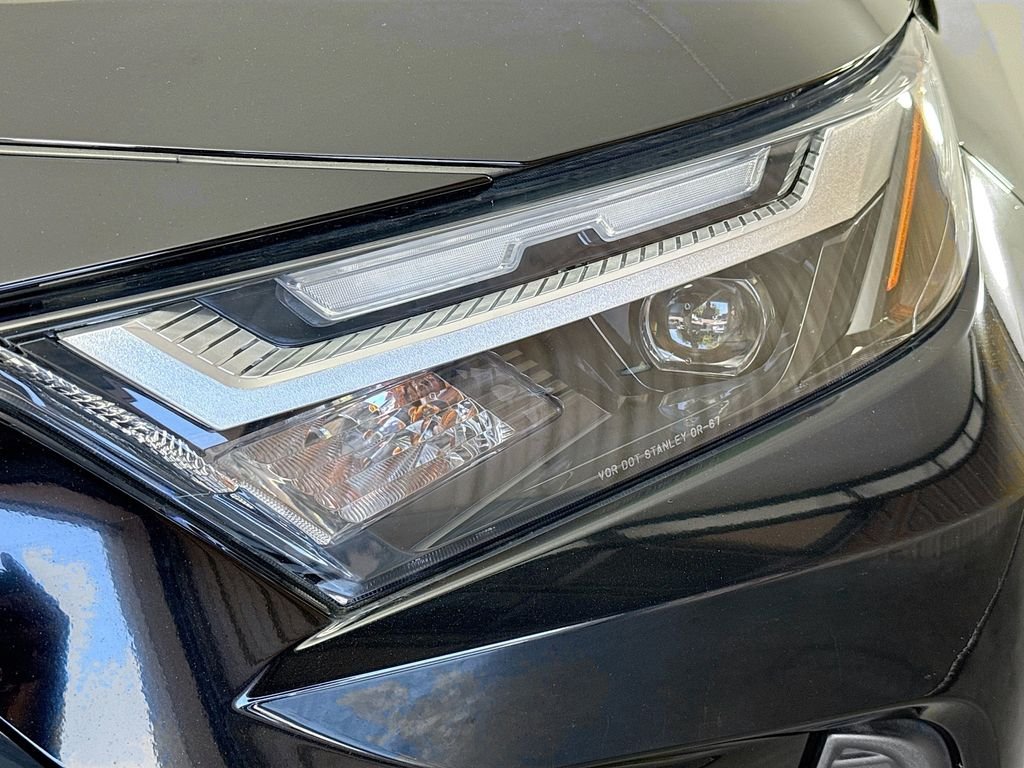 Used 2025 Midnight Black Metallic Toyota XLE image 37