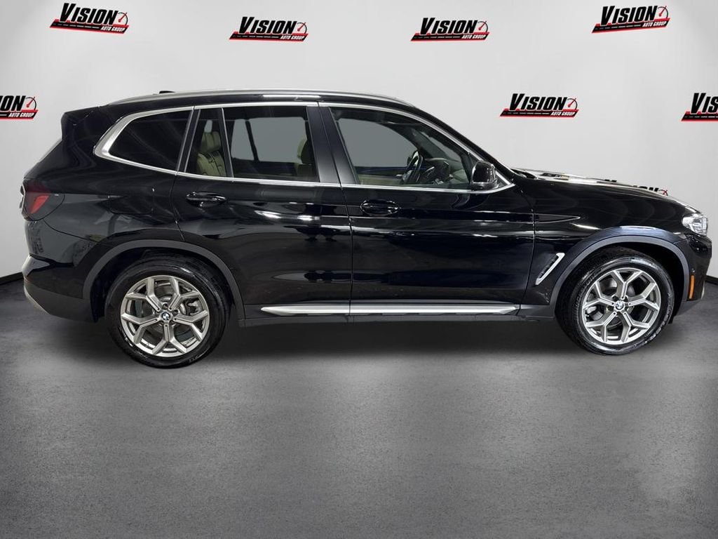 Used 2024 Black BMW xDrive30i image 4