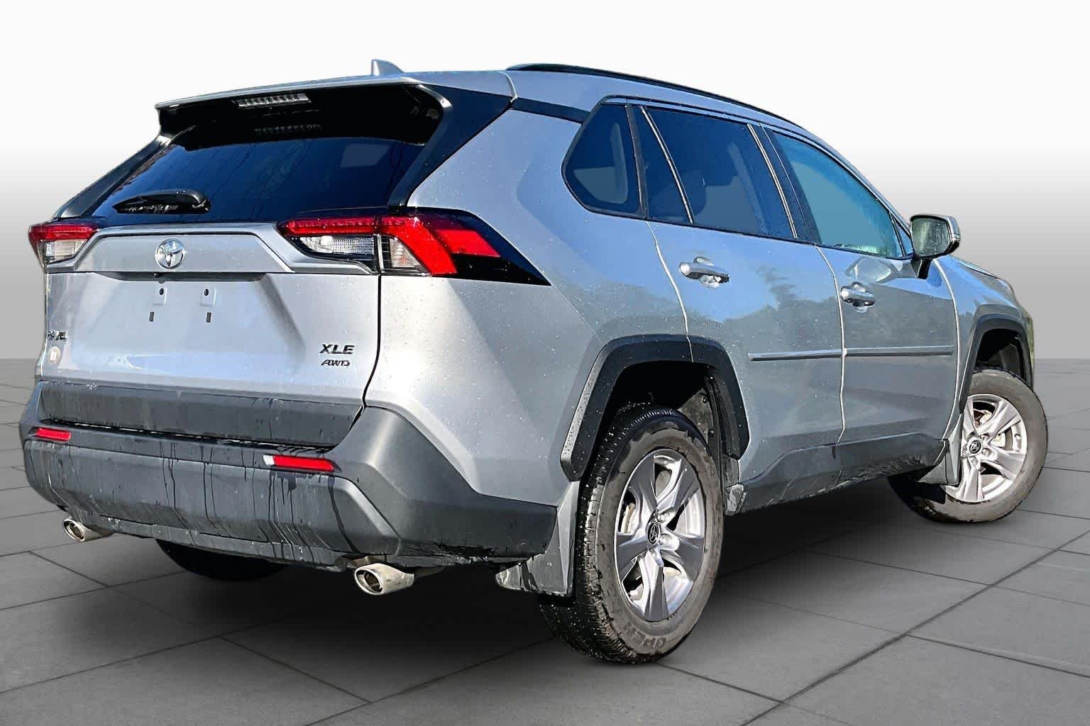 2025 Toyota RAV4 XLE - Photo 24