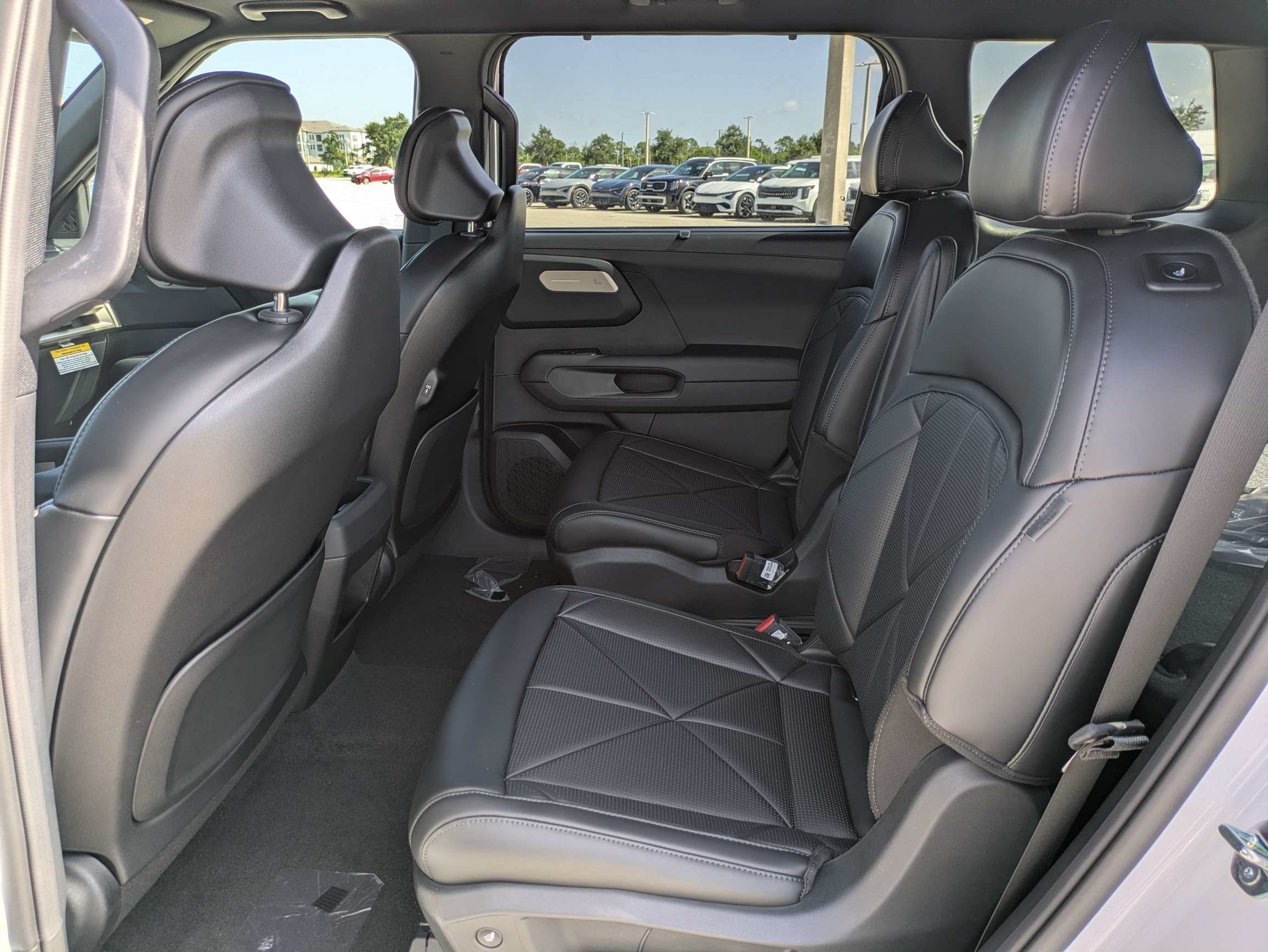 New 2027 Glacial White Pearl Kia EX image 17