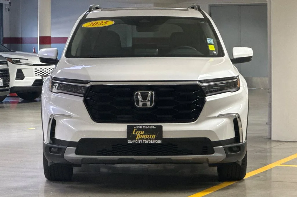 Used 2025  Honda Touring image 9