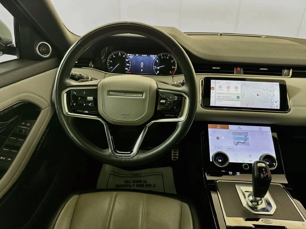 Used 2023 Gray Land Rover R-Dynamic SE image 29