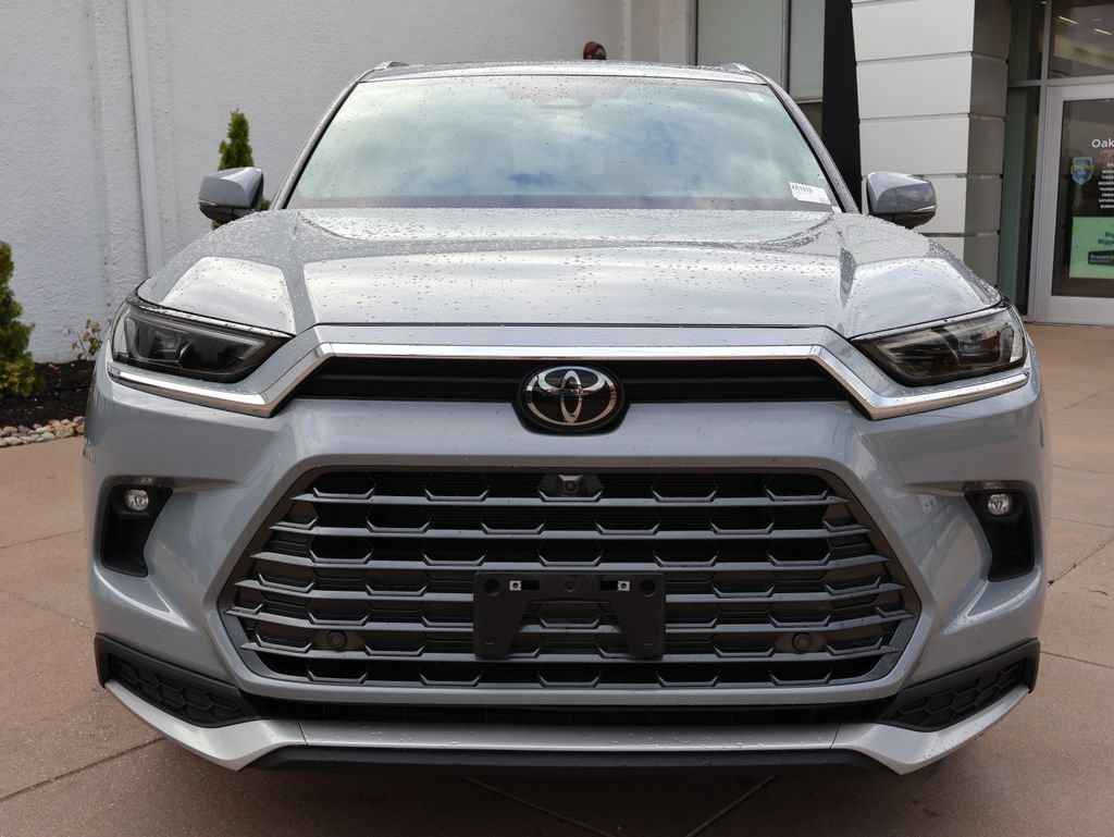 Used 2025 Toyota Grand Highlander Limited with VIN 5TDADAB5XSS017962 for sale in Kansas City