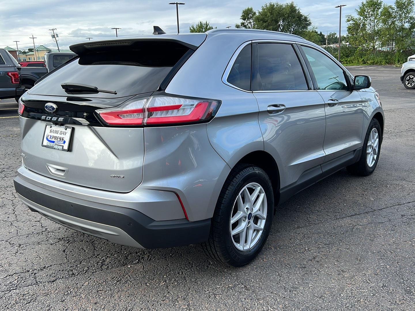 Used 2021 Iconic Silver Ford SEL image 7
