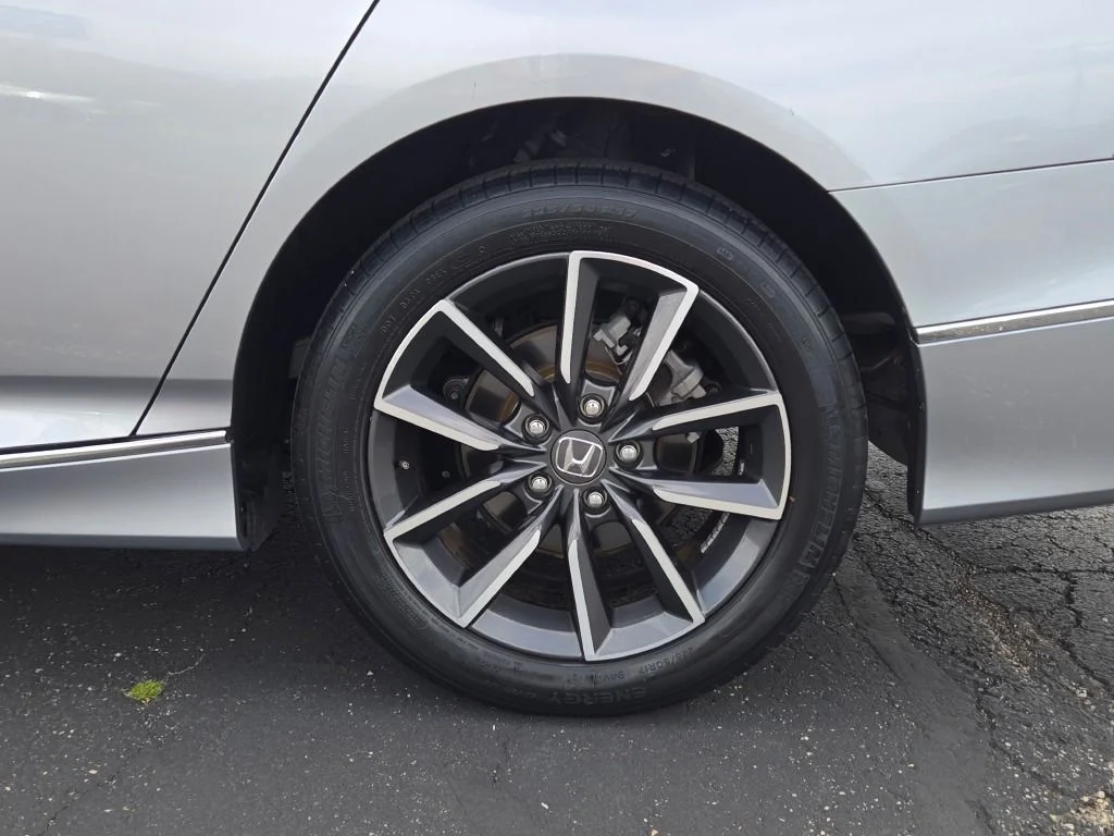 Used 2022 Silver Honda EX-L image 16