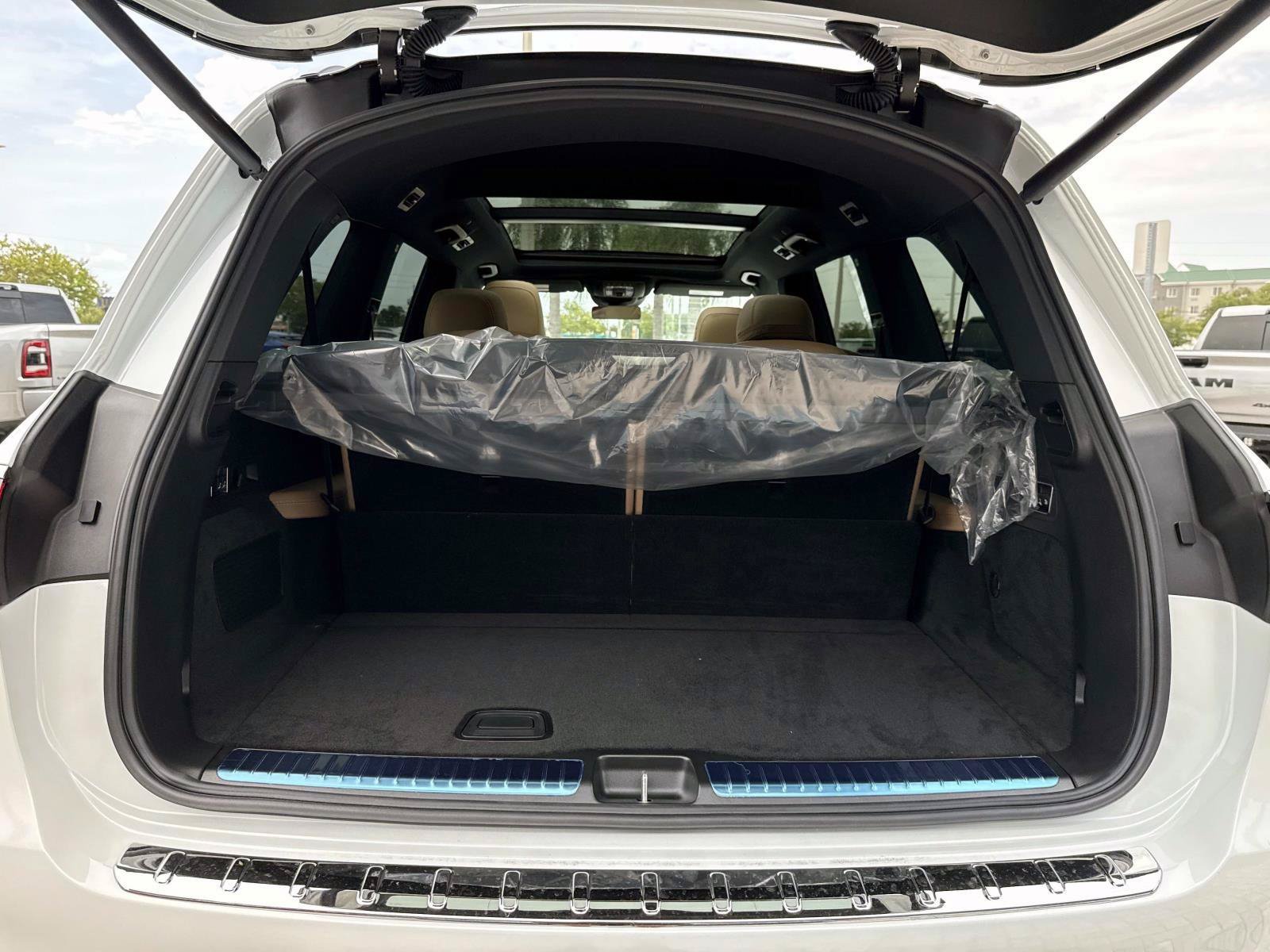 New 2026 Moonlight White Mercedes-Benz 450 4MATIC® SUV image 10