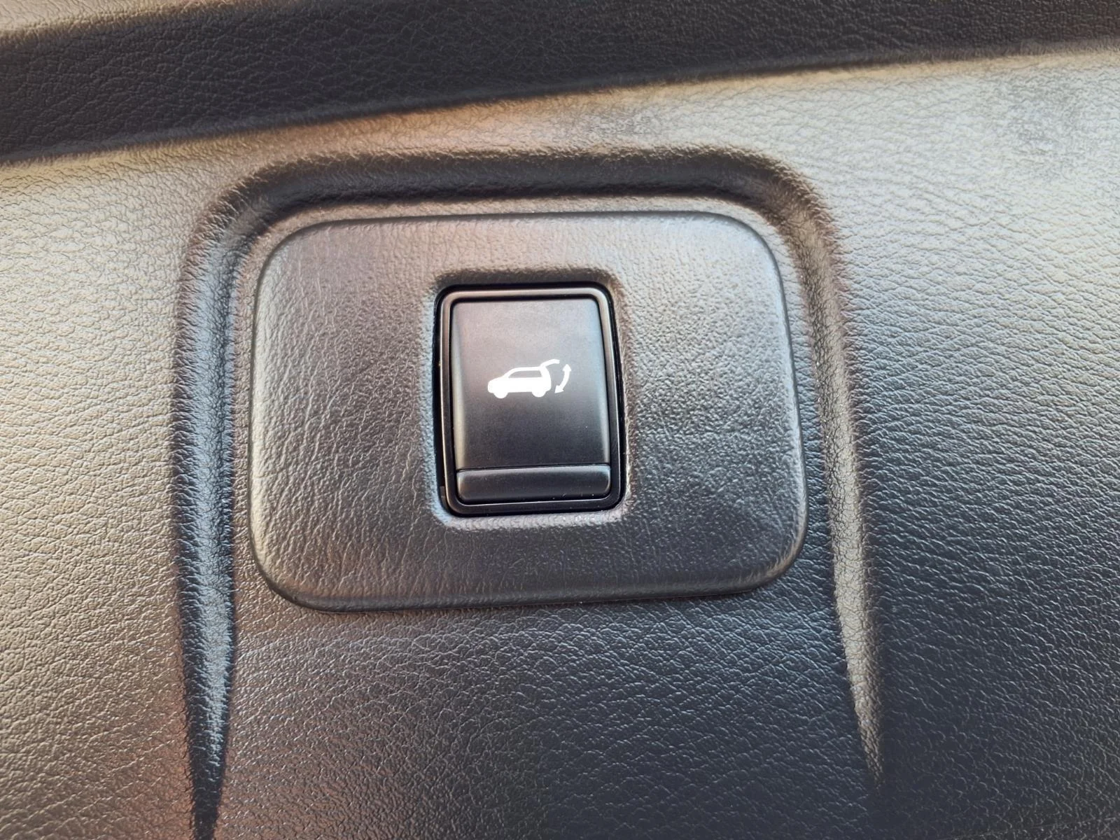 Used 2024 Pearl White Tricoat Nissan Platinum image 22