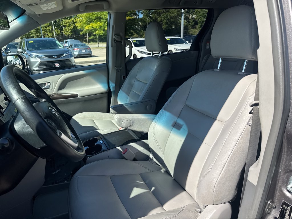Used 2017 Gray Toyota XLE Premium image 16
