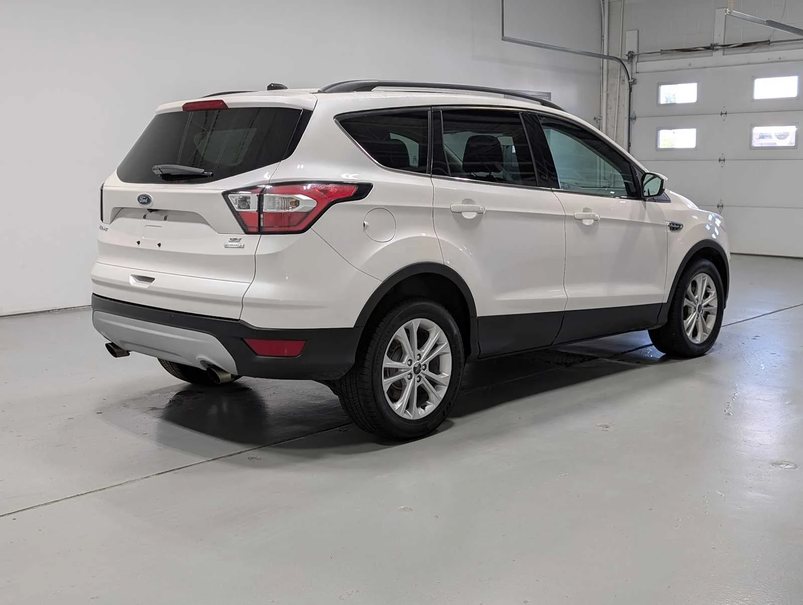 Used 2017 White Platinum Metallic Tri-Coat Ford SE image 8