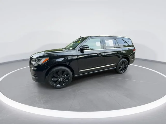 Used 2022 Black Lincoln Reserve image 4