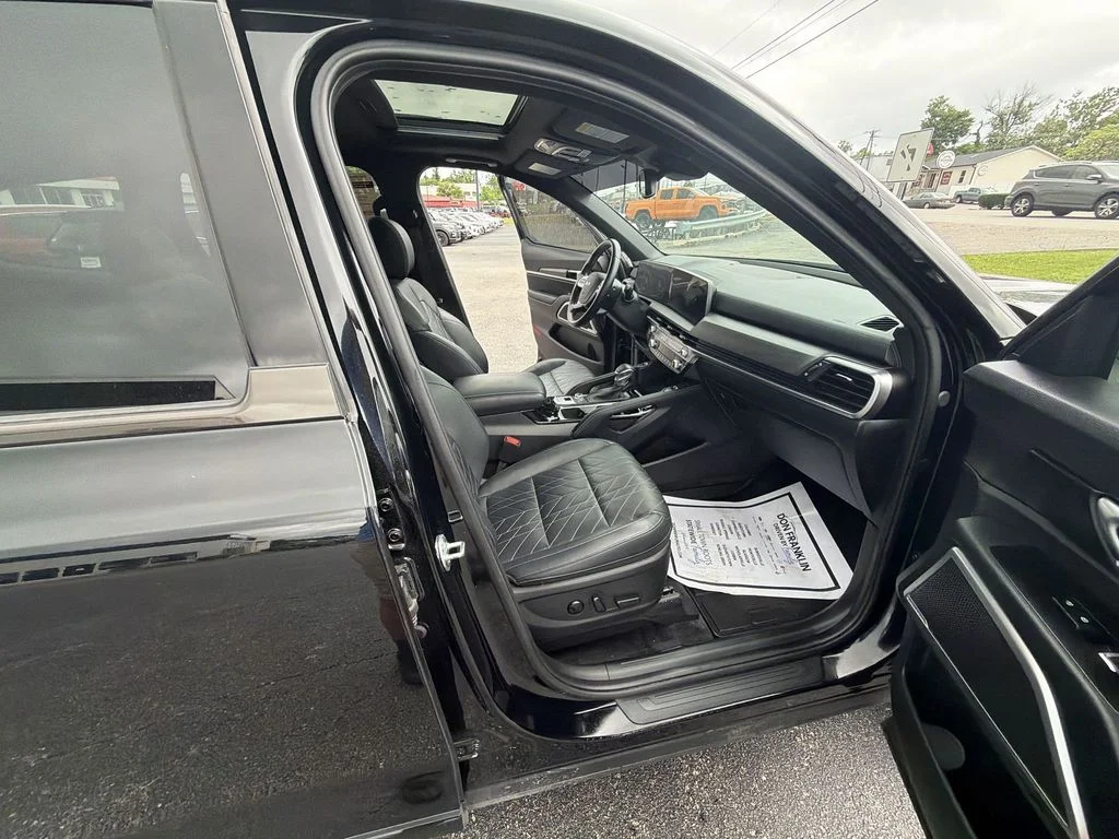 Used 2024 Black Kia EX X-Line image 26