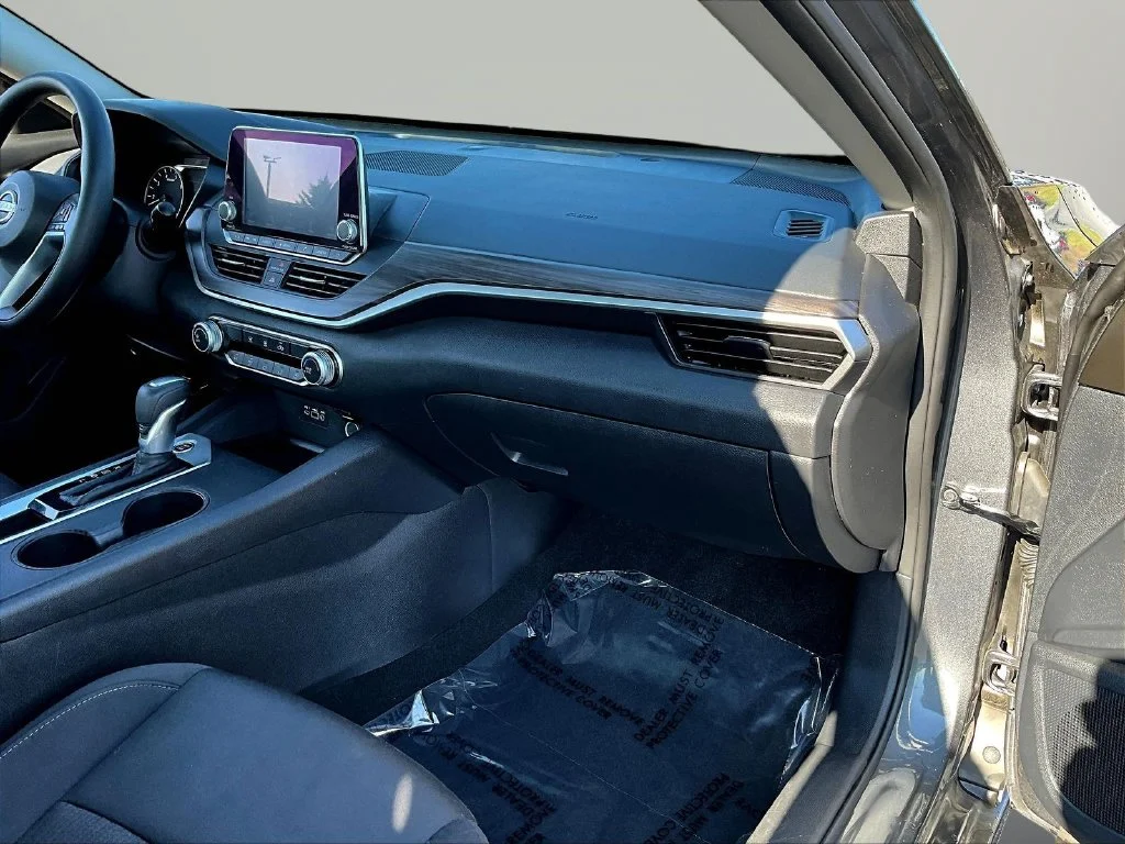 Used 2025 Gun Metallic Nissan 2.5 SV image 29
