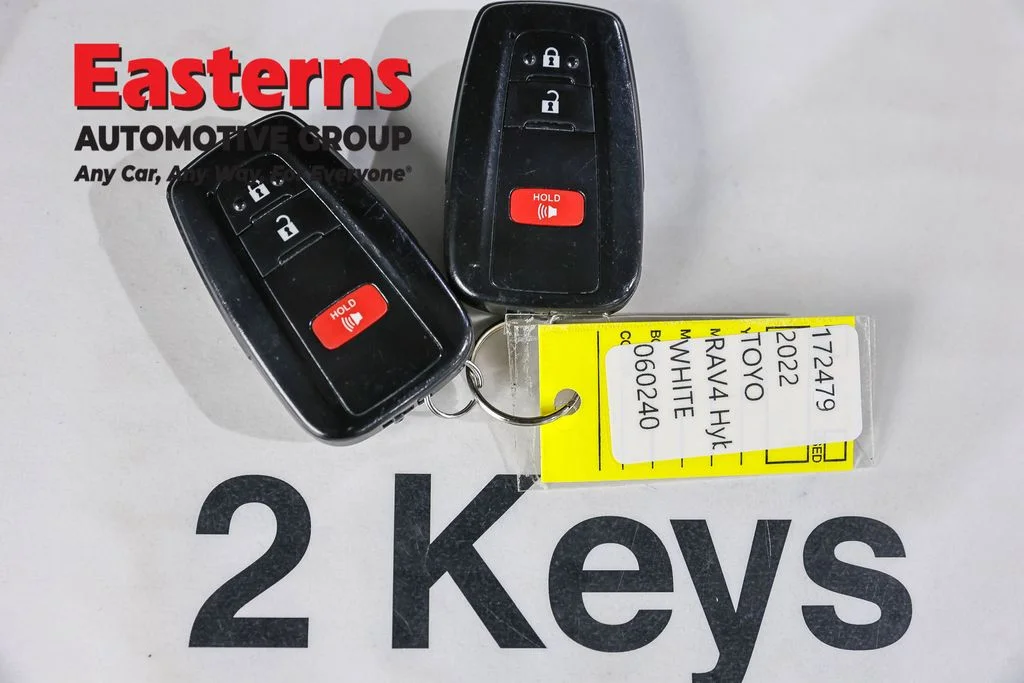Used 2022 White Toyota XLE image 25