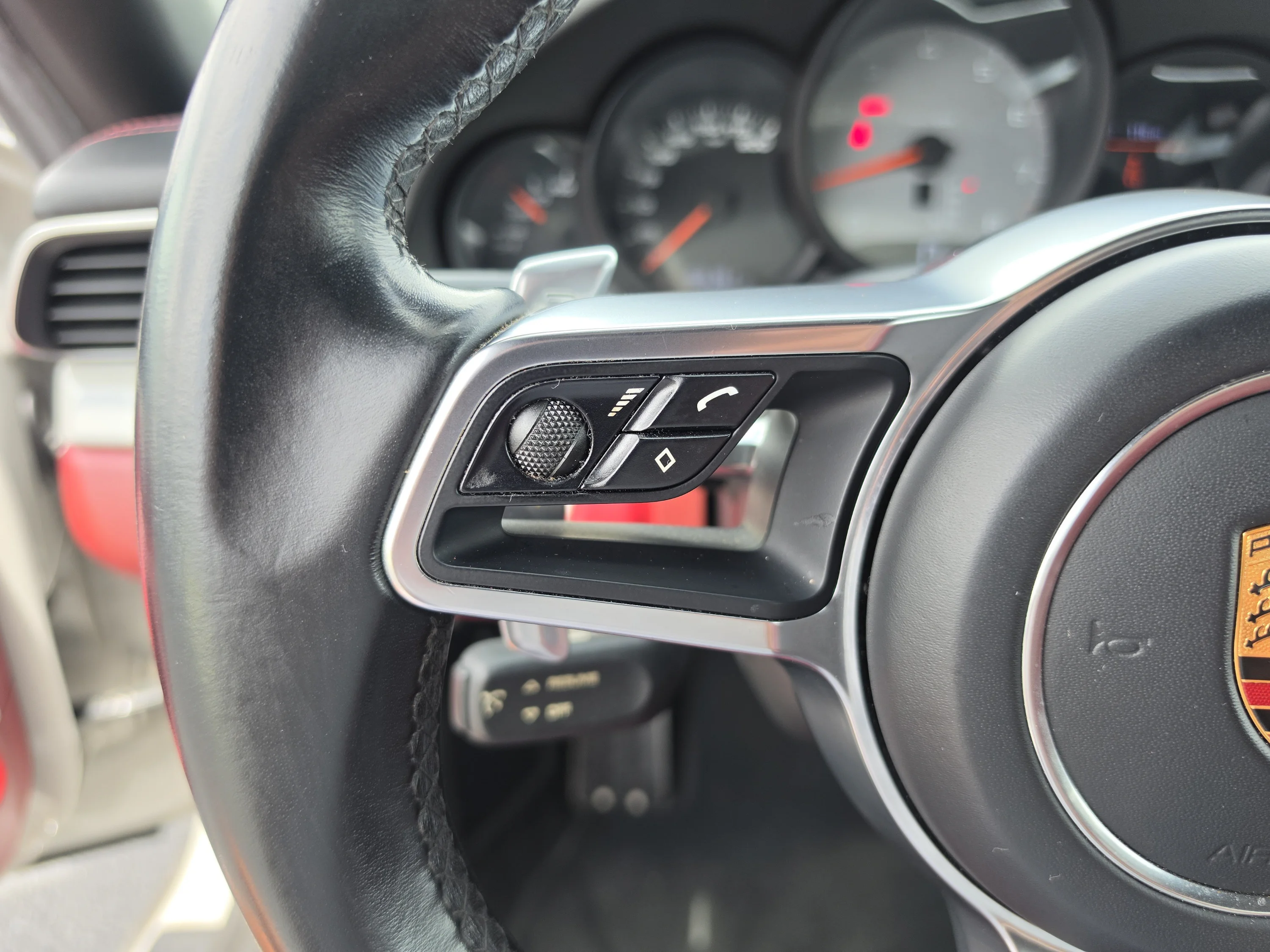 Used 2018 Chalk Porsche 4S image 29