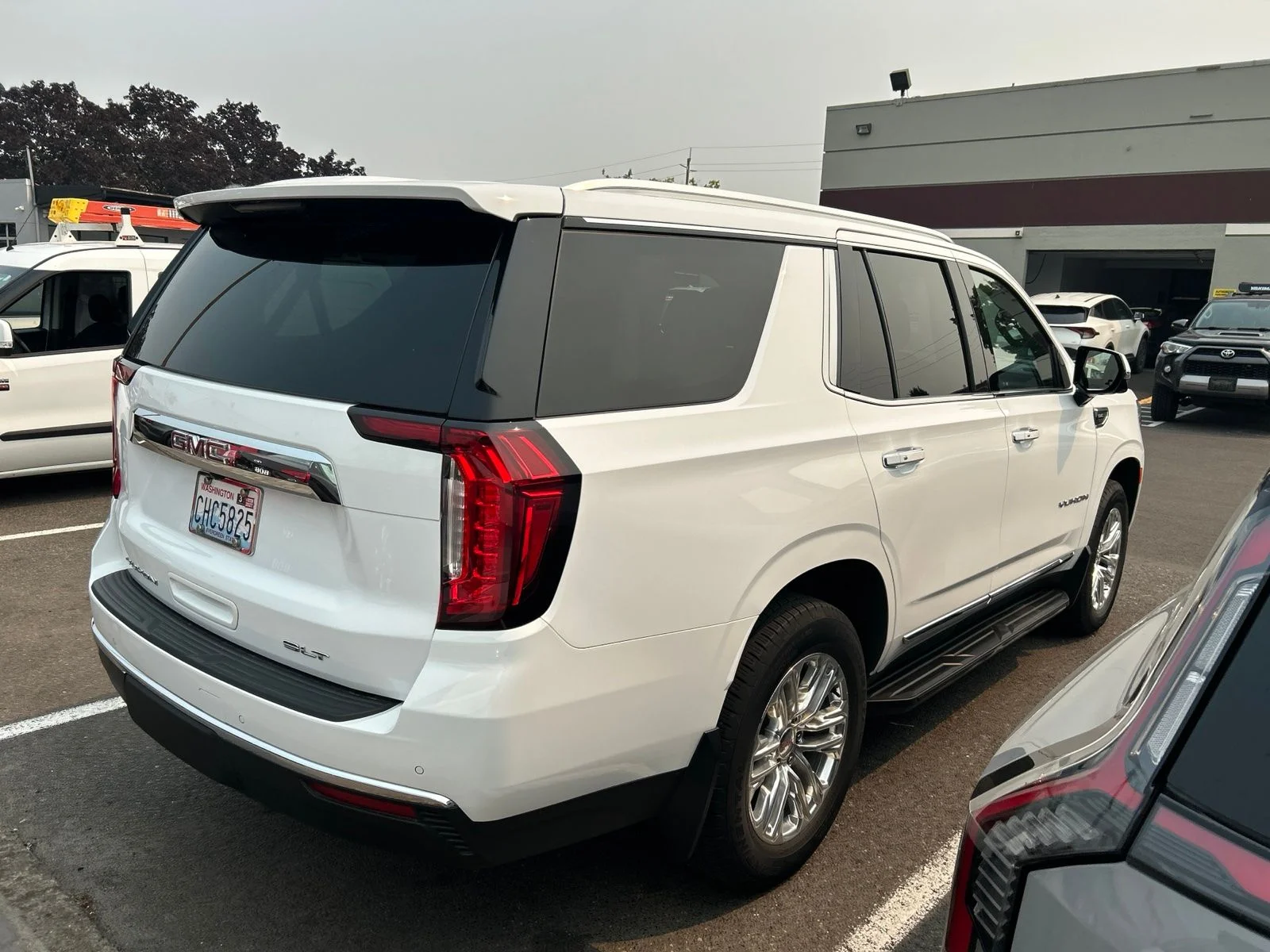 Used 2023 White GMC SLT image 3